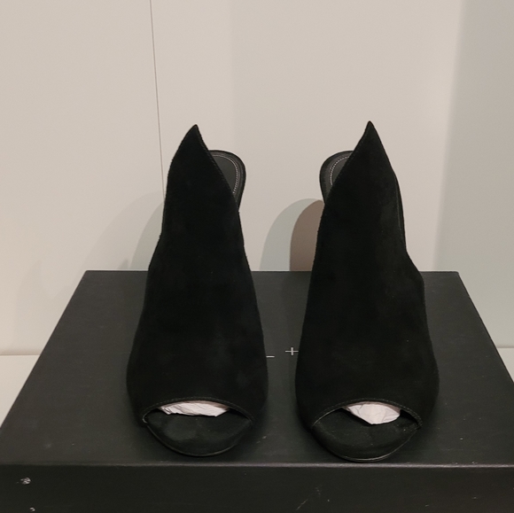 Kendal + Kylie Suede Black Toe Pump - Picture 3 of 6